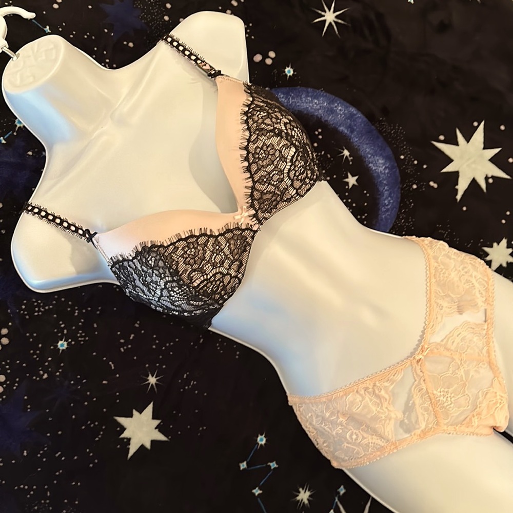 Victoria's Secret Lightly Lined Wireless Bra & Cheeky Set 34C / Small